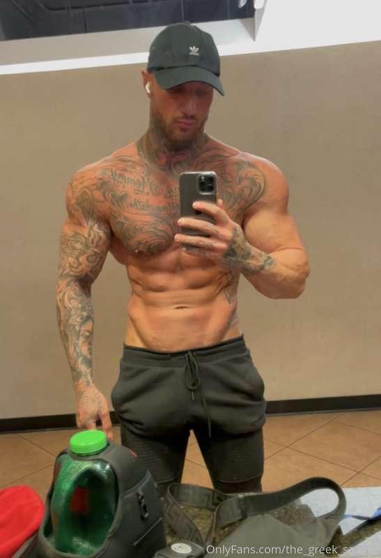 Working hard for you baby… you like? 😏