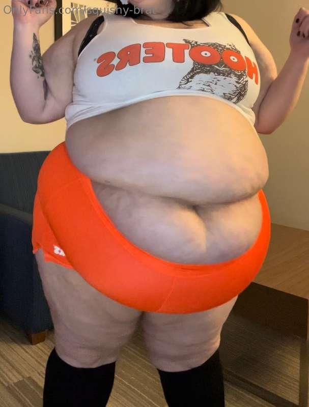 SsBBW Hooters Girl? Gotchu 🖤🦉 It’s giving “Might as well tak..