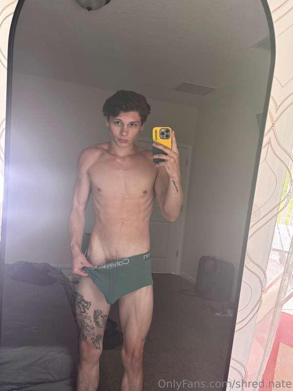 How long is yours 👀 let’s play with our morning wood togethe..