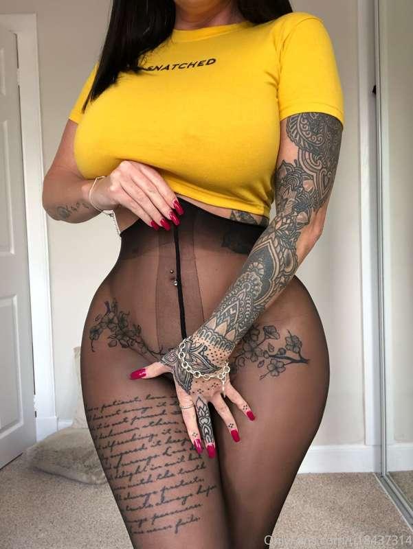 I can’t decide if I like black pantyhose or nude pantyhose b..