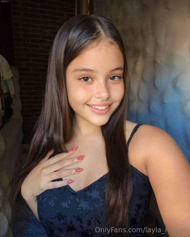 ‼️LOOK AT @sabrinalittlewizard  ‼️
She is so sexy and cutie…..