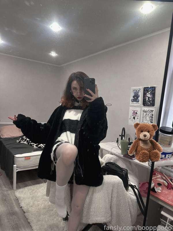 Have a good day

#goth #egirl #emogirl #outfit #mirror #fyp #glasses #teen 