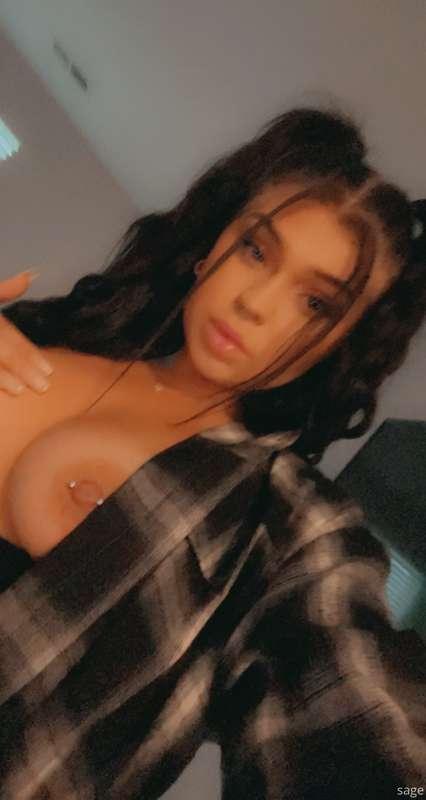 check your dm’s and let’s start a sexting session! 💦