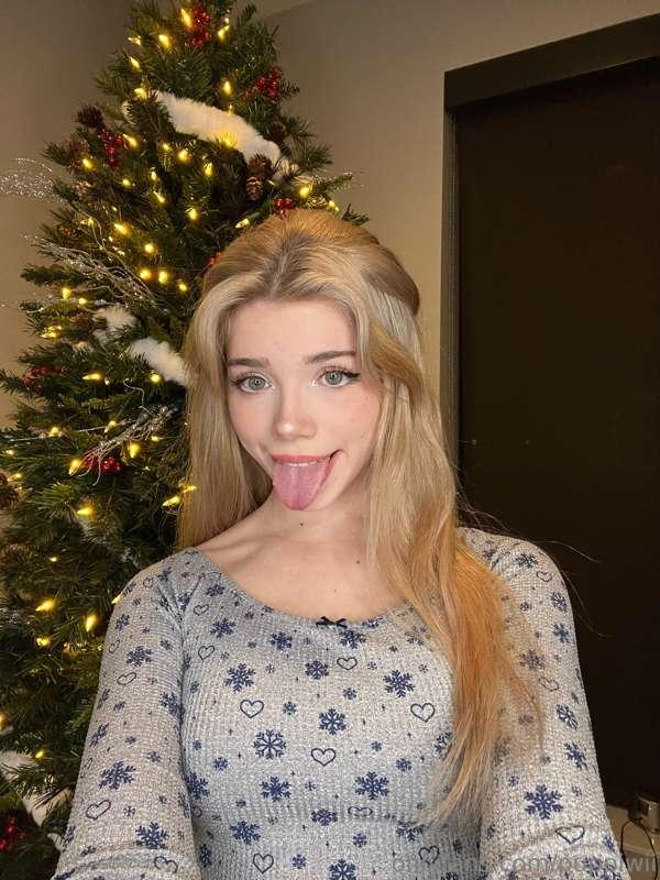 who’s staying in with me to watch the ball drop? :3