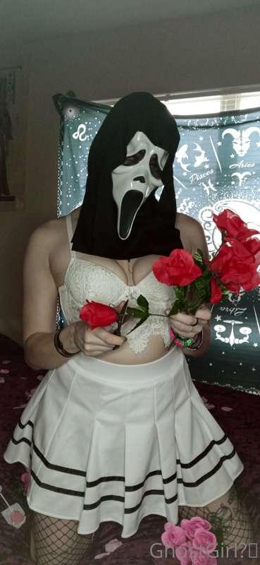 Ghoulentine set extended version AND a 6min clit stimulation..