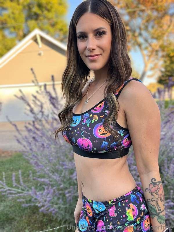 Happy October 1st! Remember it’s better here! 👇🏼 @gracienext..