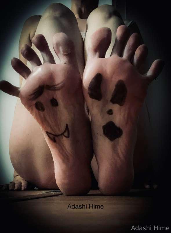 Silly spooky feet !
🚨Last day for my special spooky offer 🦶🏻..