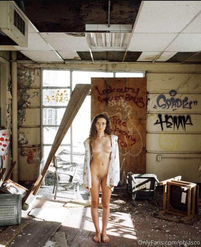 Like this if you want me to post the uncensored pics