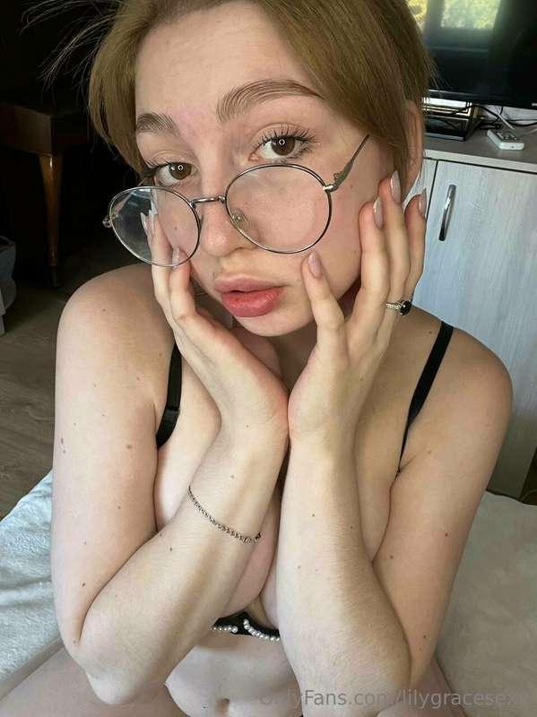 I love it when a man bites my lips during a passionate kiss😻..