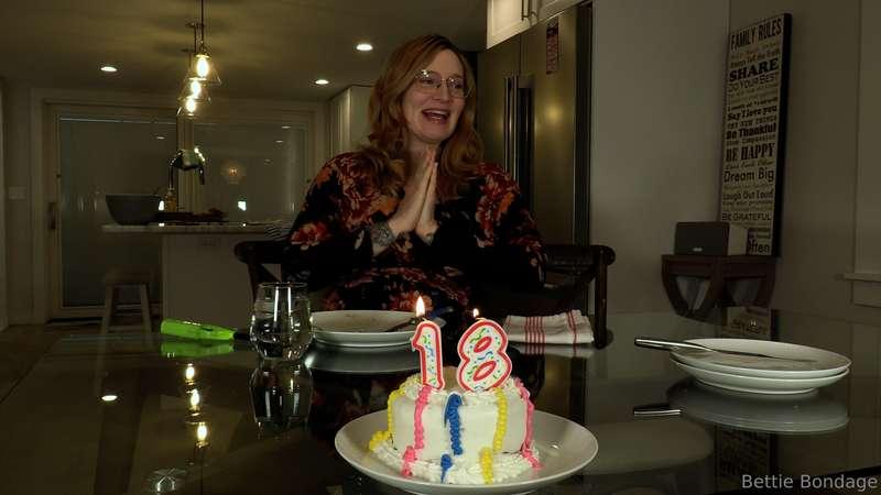 bettie_bondage image #1