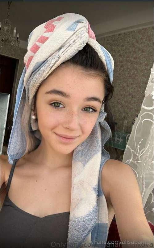 Do you want to watch this virgin cutie @alanamelnikova get e..