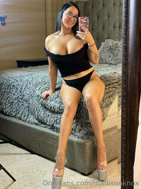 don’t you like it when I rub this pink pussy for you ?😇