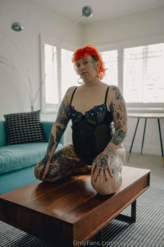 UNLOCK FOR THE FULL NUDE PROFESSIONAL PHOTO SET!! 💕 