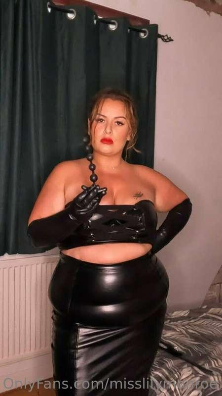 Are you willing to please me? ⛓️ 😈

Maybe if you do, i will ..