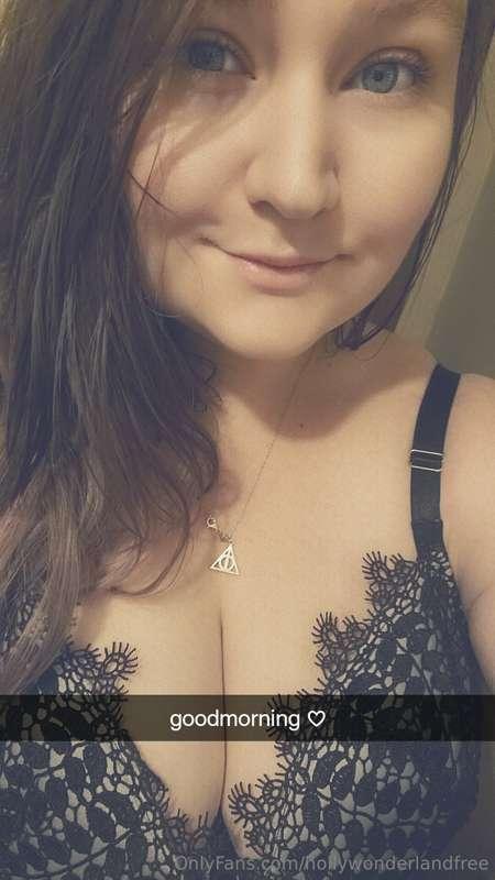 Goodmorning♡ Time to get ready for work 😘