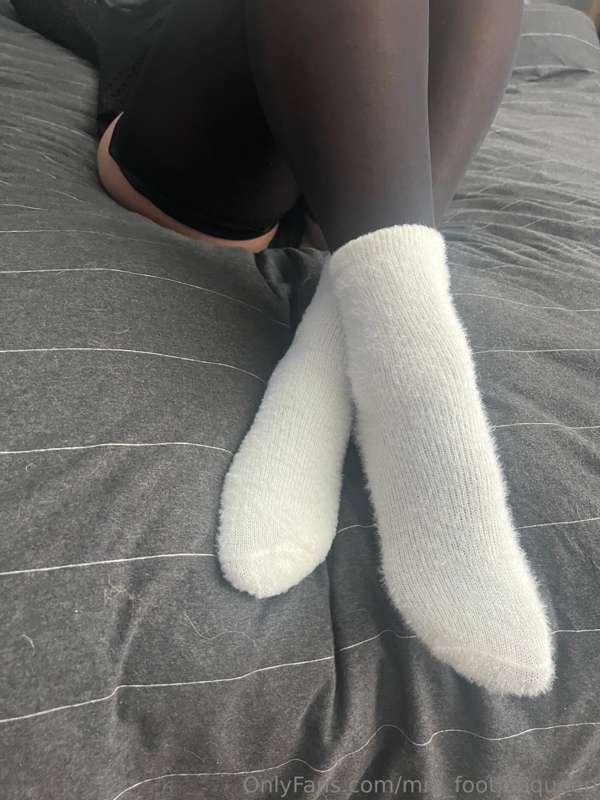 mrs_footjobqueen image #4