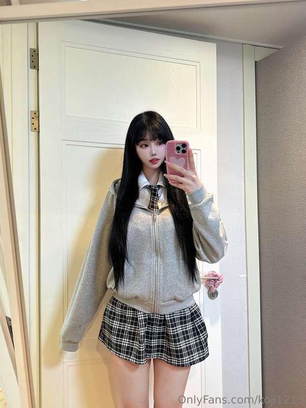 How about a Korean girl in a school uniform? ❤️