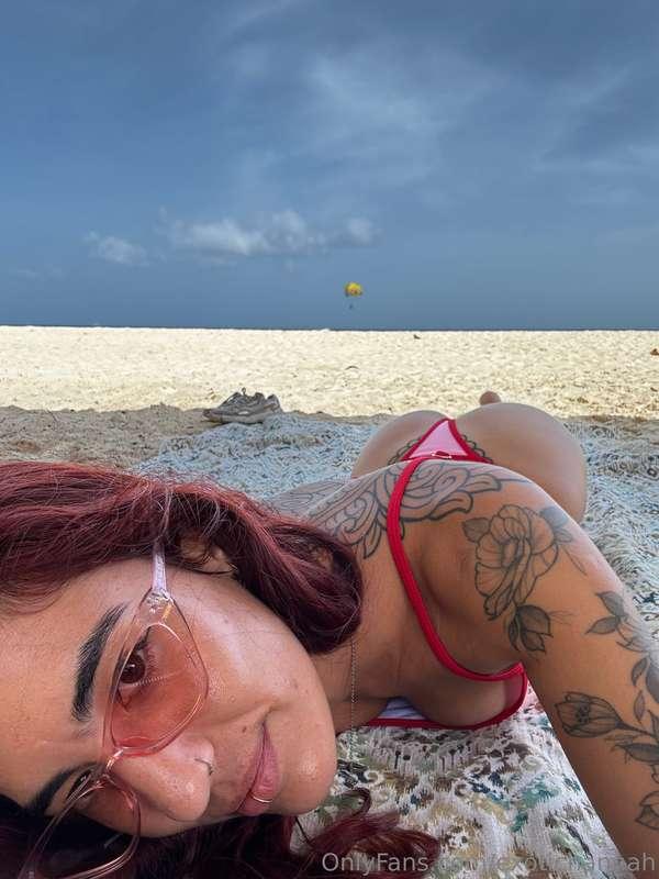 Am I your favorite beach girly ? 😋😏