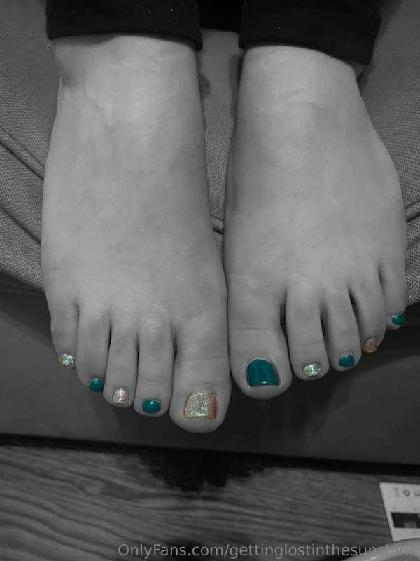 Do you like my new pedicure? (Playing with some color editin..