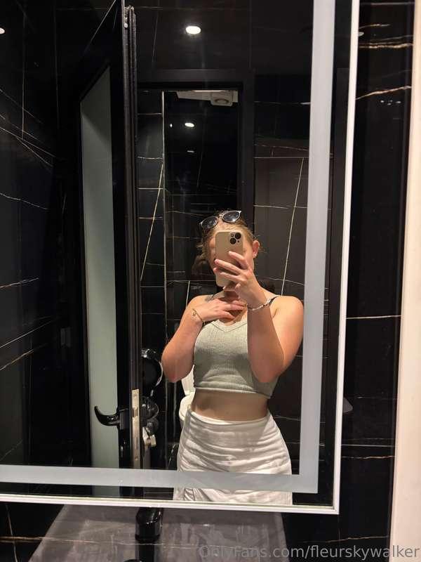 hab dir doch gesagt ich hab nichts drunter 🫣