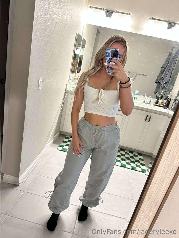 I'll give you an online girlfriend experience you'll never f..