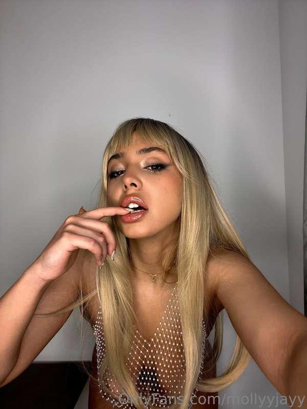 Blondes for sure have more fun 😈