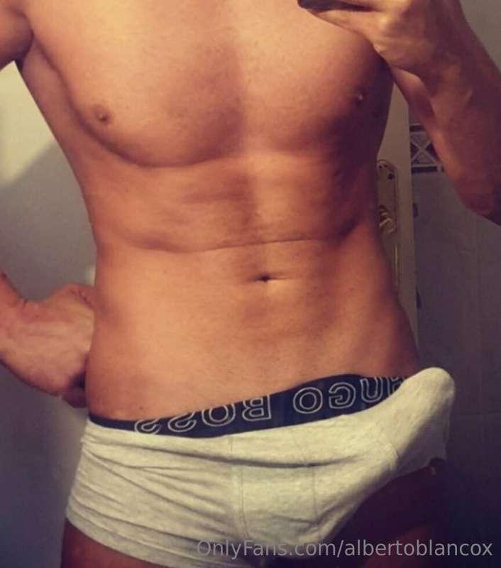 Cualquier dia reviento los calzones😝
Any day I burst my pant..