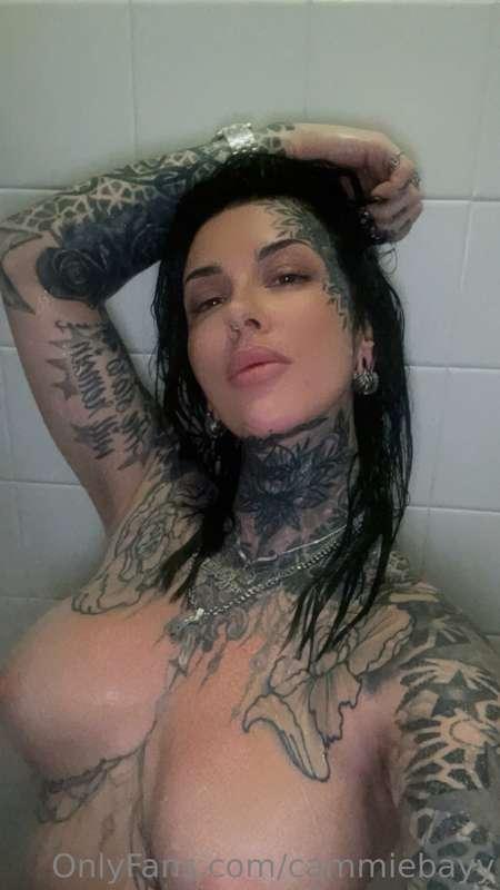 if you forgot what my face looks like<3..  ... hi baby..