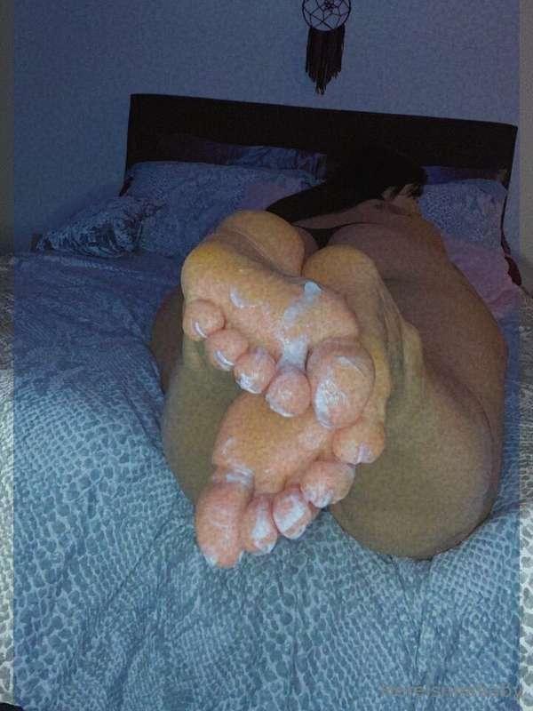 Lay in bed & cum on me 😏