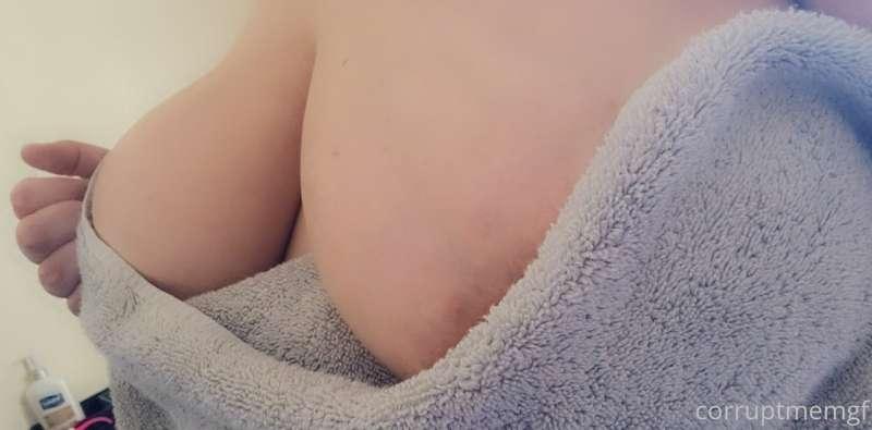 You'd help me put on lotion, right? 👀