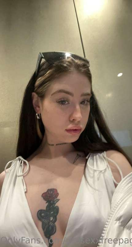 hope you like selfies :3 am I gf material?