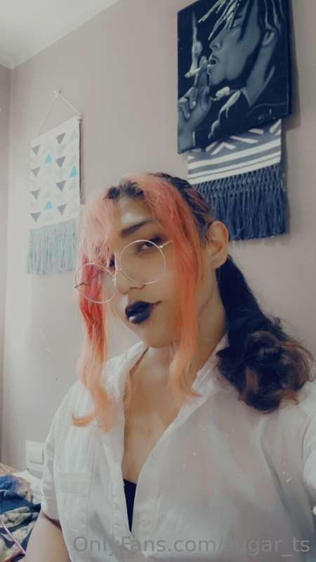 Black lipstick looks good dont ya think?