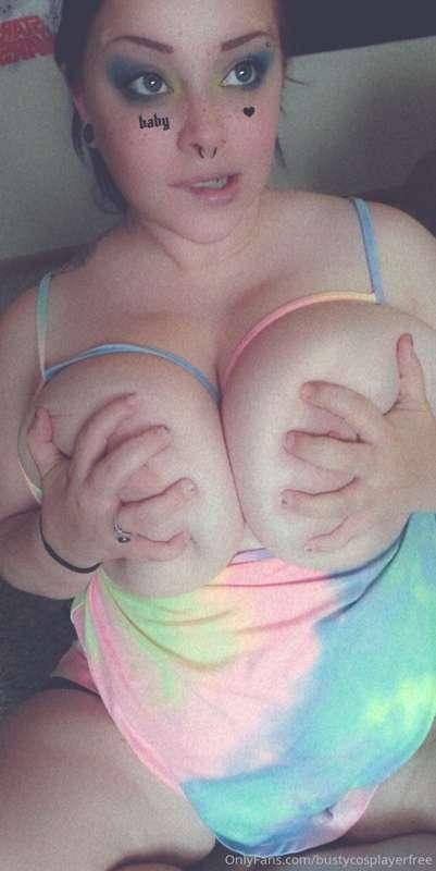 😊 happy titty tuesday