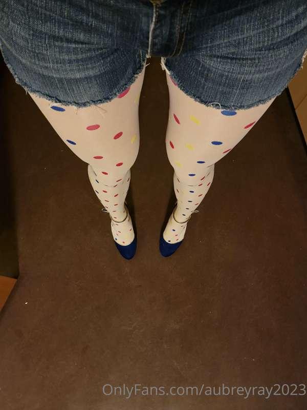 Sorry for being busy. Here's some free pics and a shoe dangl..