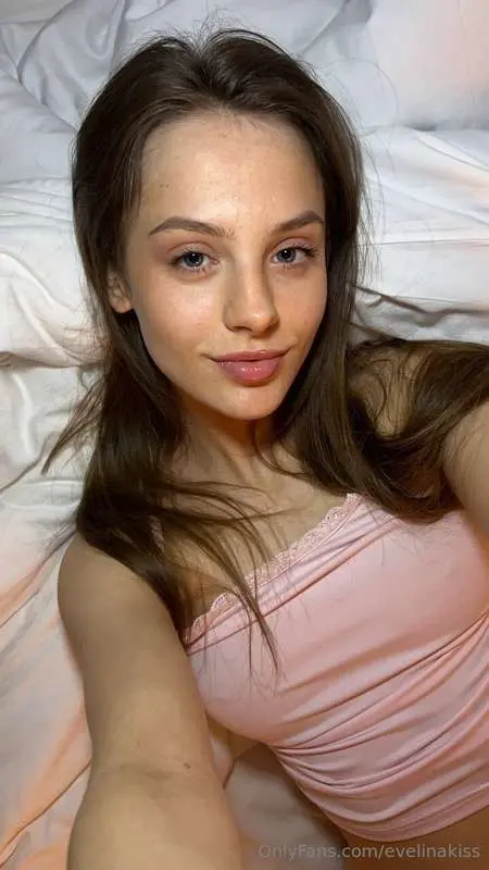 Ready for sleep but I can’t, maybe wanna little chat? 🤗🤍