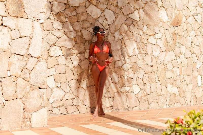 Bikini-clad and feeling bold 💁‍♀️