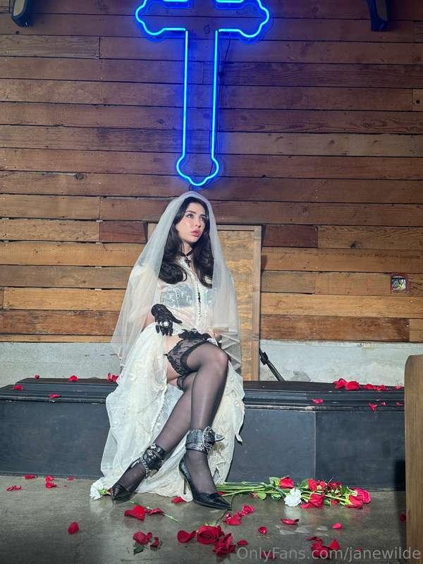 BTS shots from my latest shoot💘 we went to church on Sunday🙏..