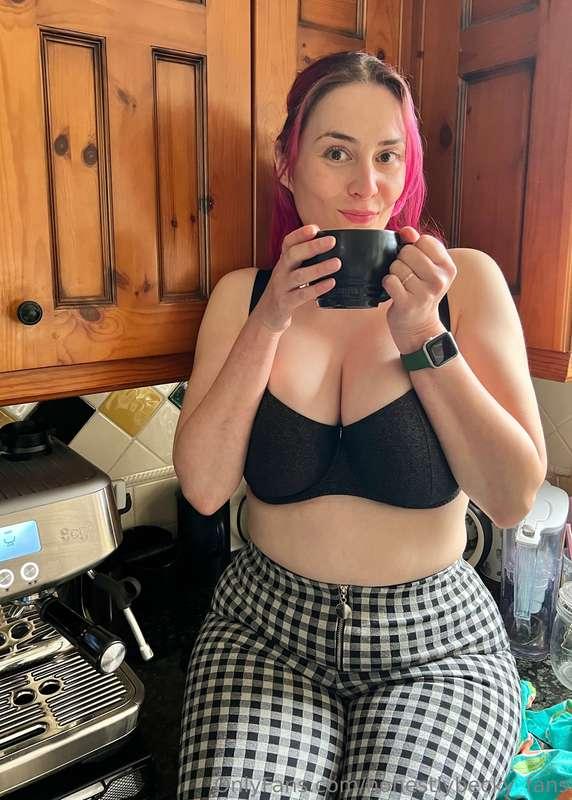 Wanna see the uncensored version of this pic? 😜 Sub to my VI..