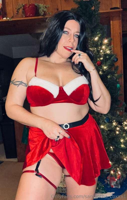 It’s my birthday!! I need my spankings!! Happy holidays 😘😘