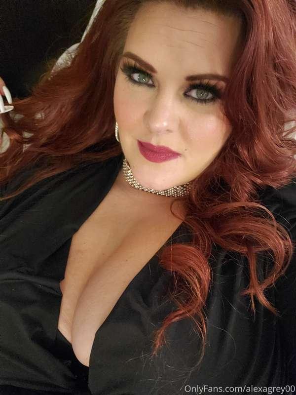 Cum see what I'm wearing under my dress. Here is a little pe..