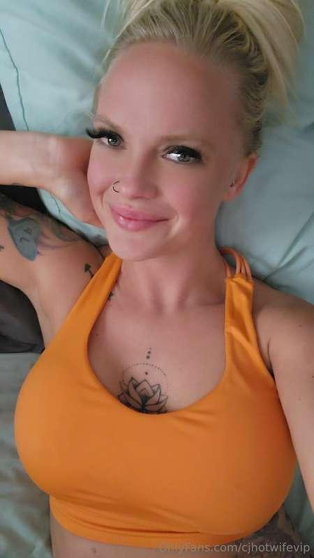 Thank God it's Friday! DM me and let's get freaky!! 💋