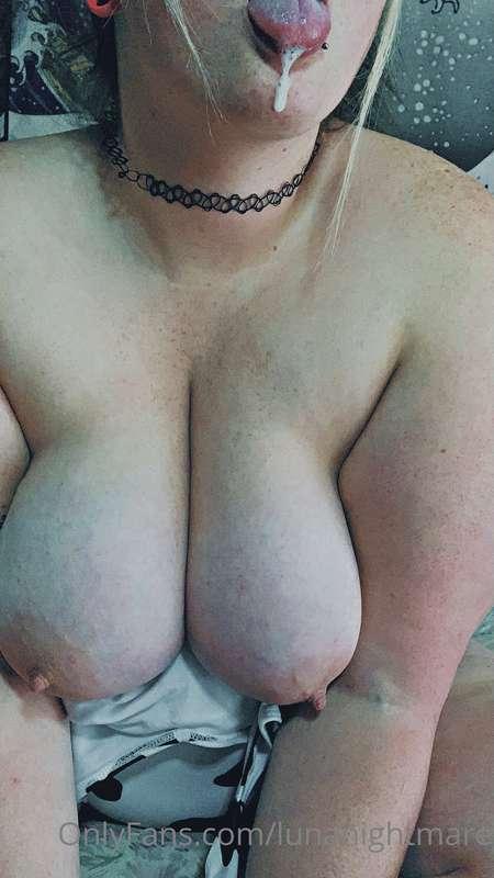 Let me spit on your cock 🥵