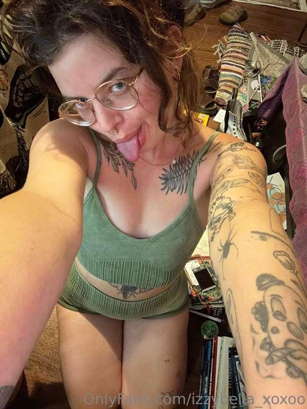 how should i be your perfect little whore tonight? 🖤🖤🖤