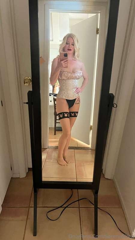 @Atlanta4040 won the Playboy Pantyhose for $180! Congratulat..