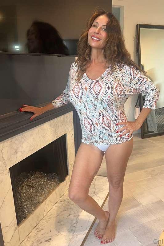 Wednesdays casual never looked so good 😋 What's up today? Co..