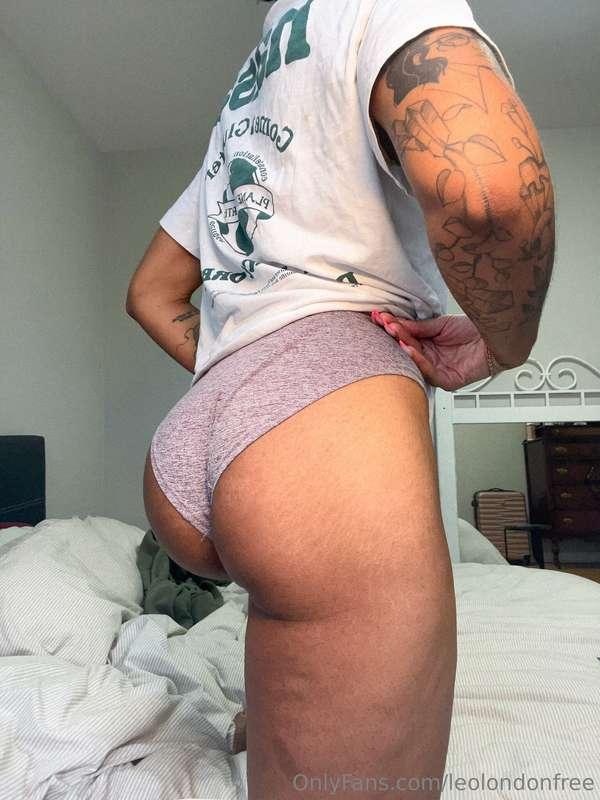 This booty always makes you hard! 😜