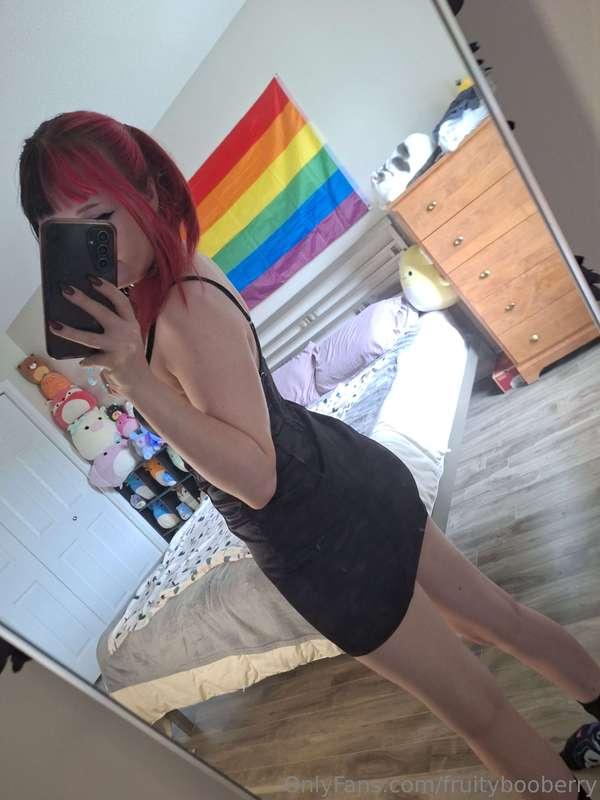 Loving the short black dress today ;)