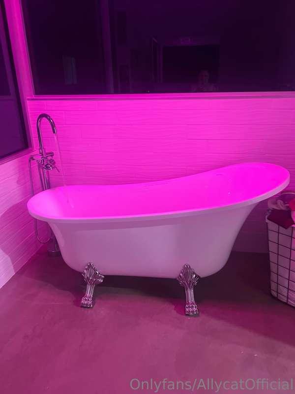 Red light district bath time 
Goodnight my sweet loves