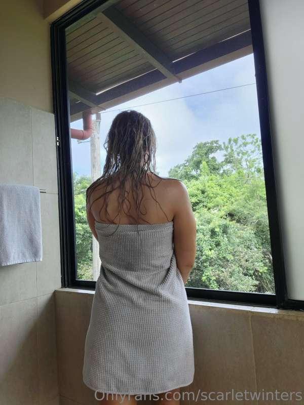 Shower with me ? 💗 💧 I'll scrub you and you scrub me hehe
