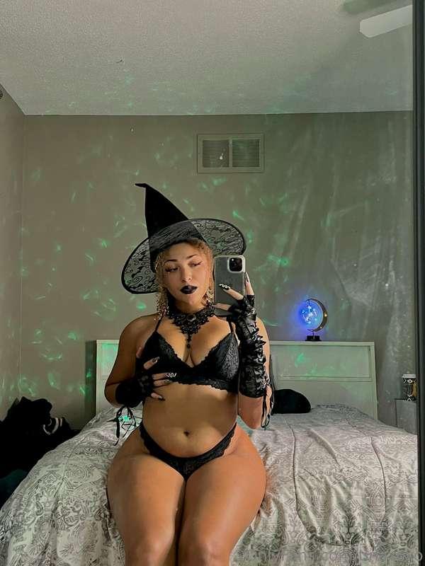 sexy witch photoset (6 pics)🧙🏼‍♀️🖤
 this set includes mirror..